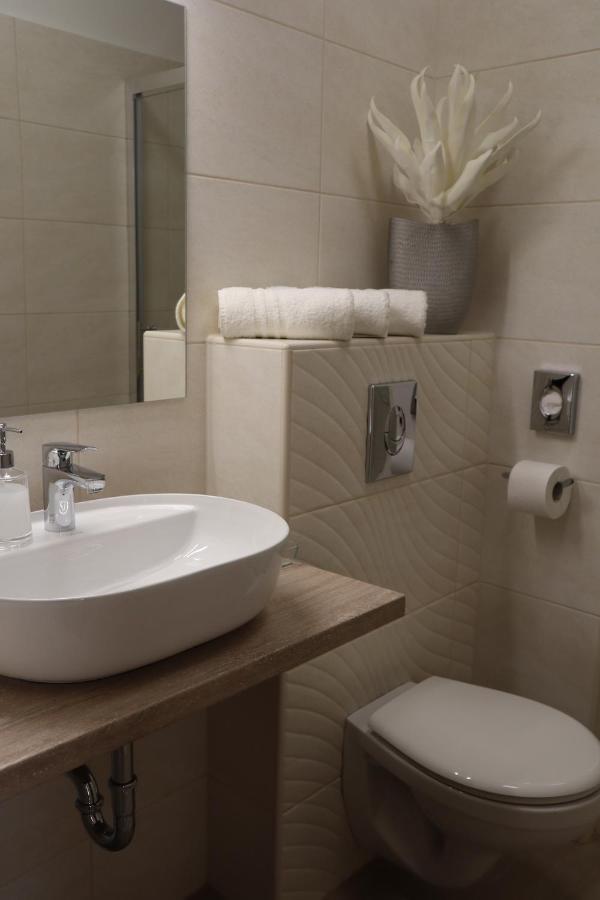 Alfa Hotel Győr Eksteriør bilde