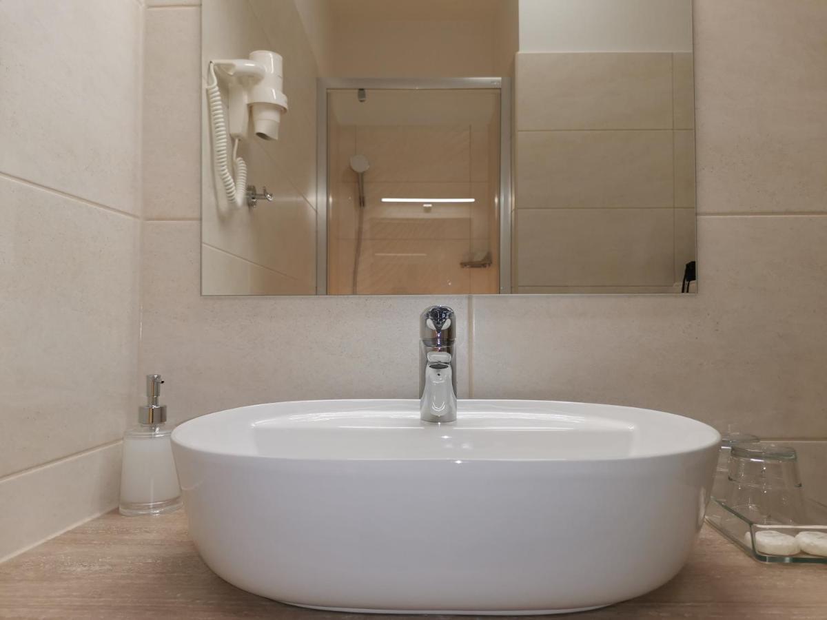 Alfa Hotel Győr Eksteriør bilde