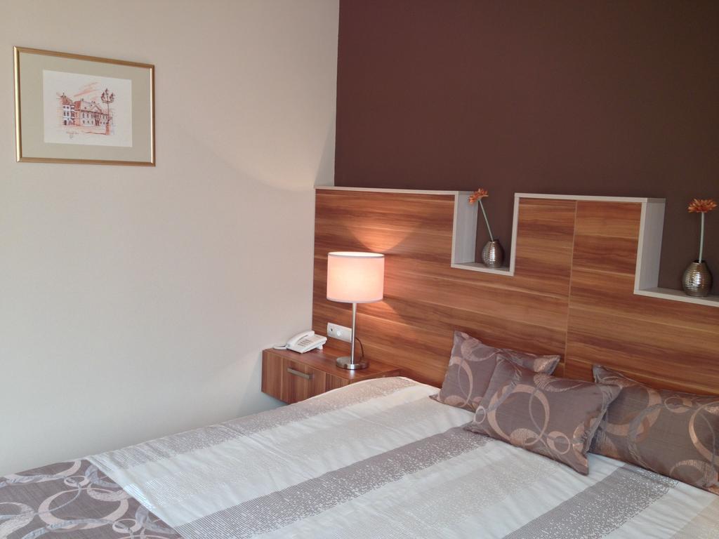 Alfa Hotel Győr Rom bilde