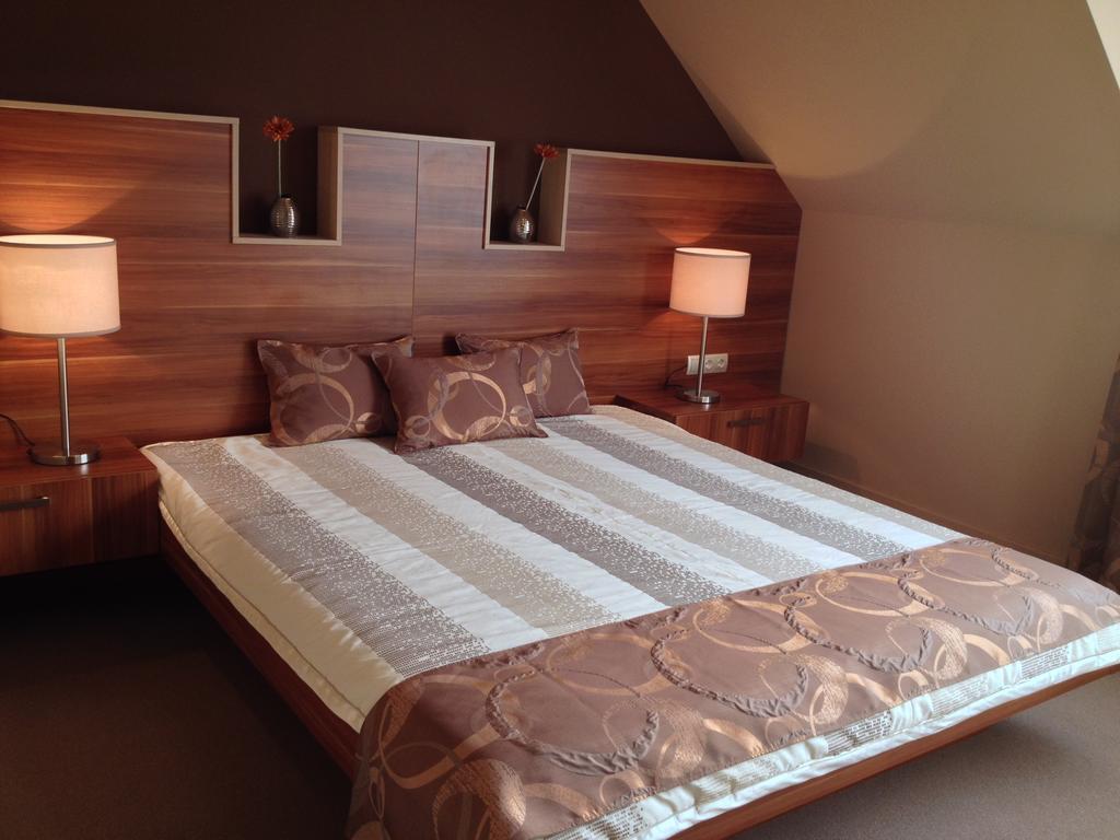 Alfa Hotel Győr Rom bilde