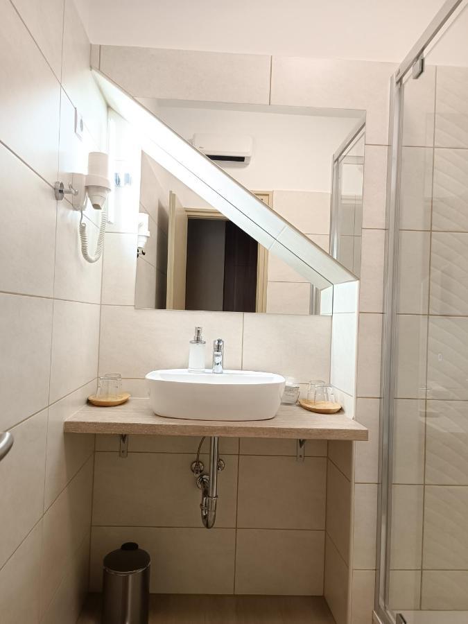 Alfa Hotel Győr Eksteriør bilde