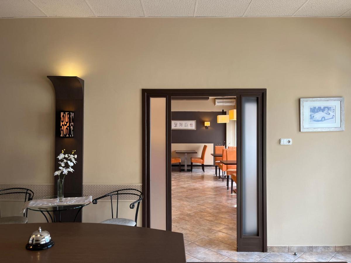 Alfa Hotel Győr Eksteriør bilde