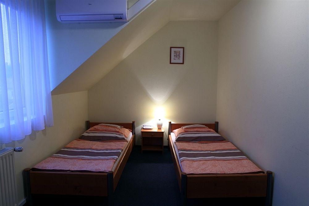 Alfa Hotel Győr Eksteriør bilde