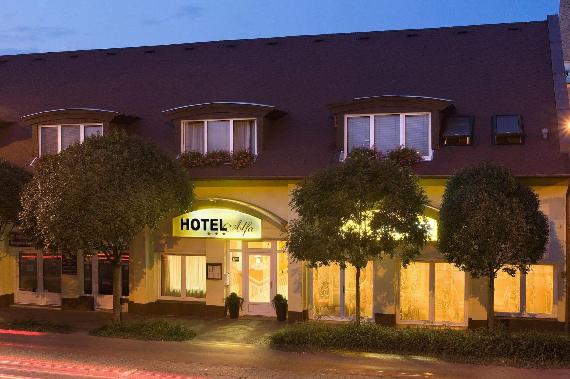 Alfa Hotel Győr Eksteriør bilde