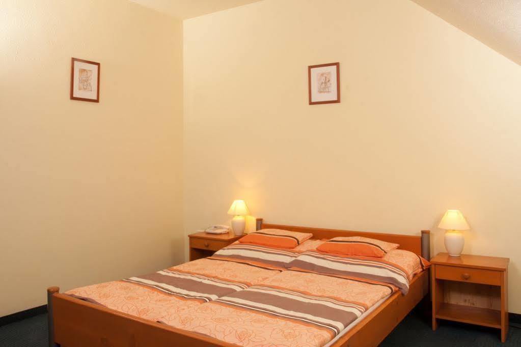 Alfa Hotel Győr Eksteriør bilde