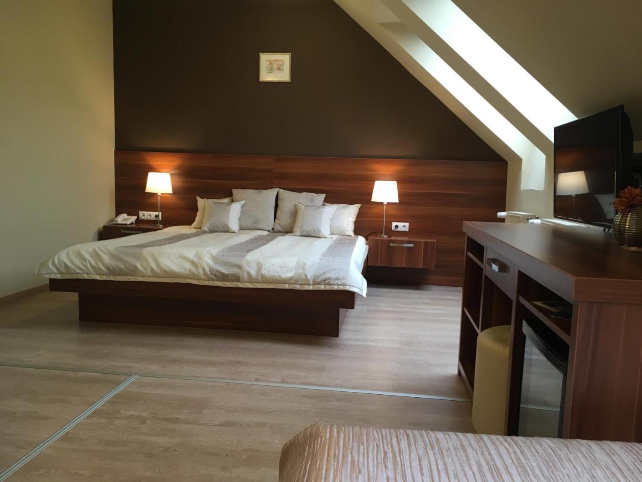 Alfa Hotel Győr Eksteriør bilde