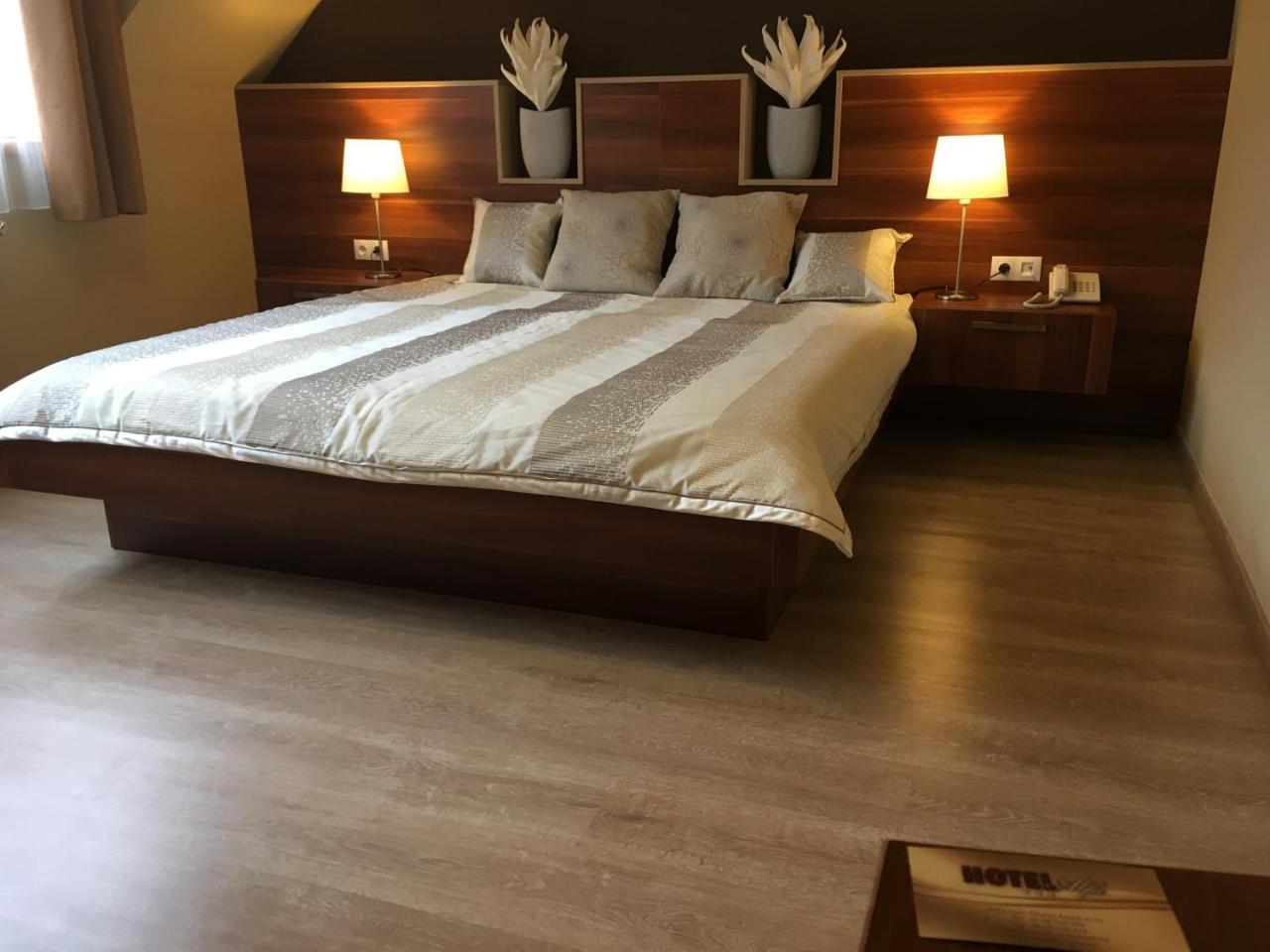 Alfa Hotel Győr Eksteriør bilde
