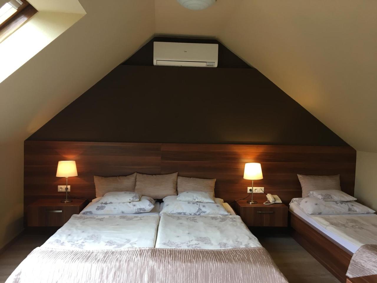 Alfa Hotel Győr Eksteriør bilde